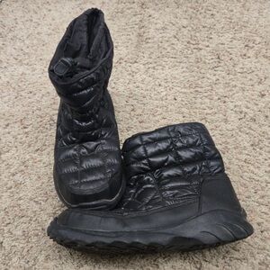 The North Face EUC “thermoball” boots. Quilted Men’s down lined puffer style.